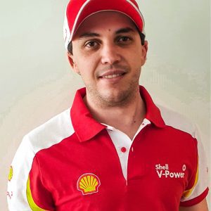 Tempos depois, Erick unificou seu posto de primeiro piloto Shell no automobilismo virtual com o de primeiro piloto oficial de uma equipe da Stock Car nos simuladores. Ele foi o grande vencedor da seletiva da Crown e W2 Racing, que selecionou dois pilotos para compor o quadro de motorsport da equipe.