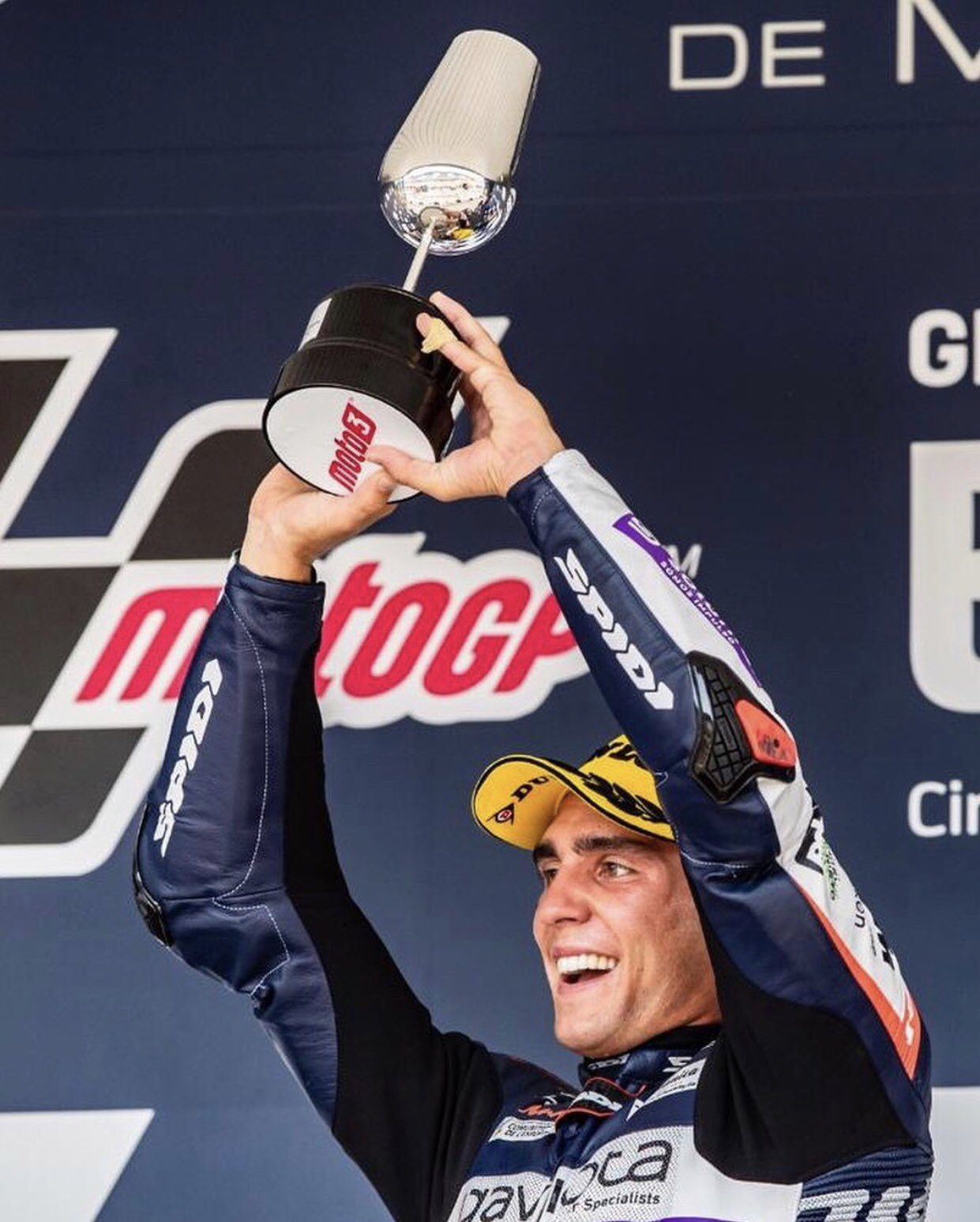 piloto Albert Arenas comemora vitória no GP da Espanha