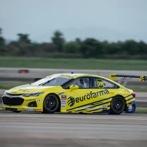 Daniel Serra assumiu a liderança do campeonato com vitória no GP Galeão (Duda Bairros/Stock Car)